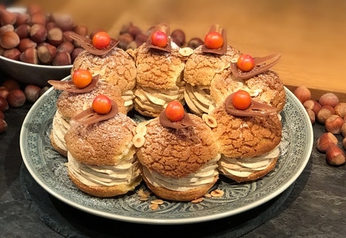 Windbeuteltorte mit Praliné und Haselnusscreme