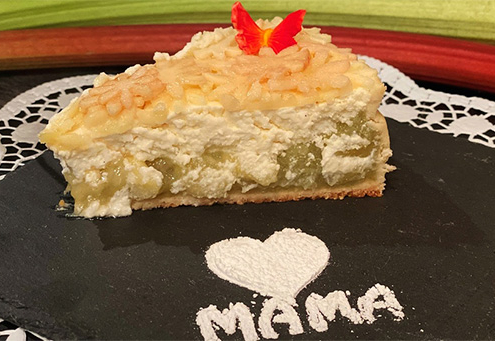 Käsekuchen mit Apfel-Rhabarber-Füllung